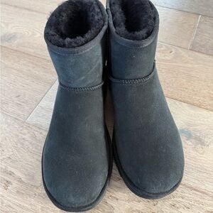 UGG Classic Mini II - NEVER WORN